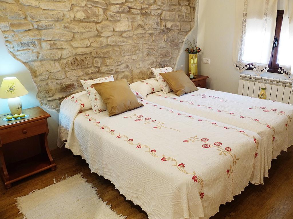 Casa Rural Marga Guest House Tardienta Rom bilde