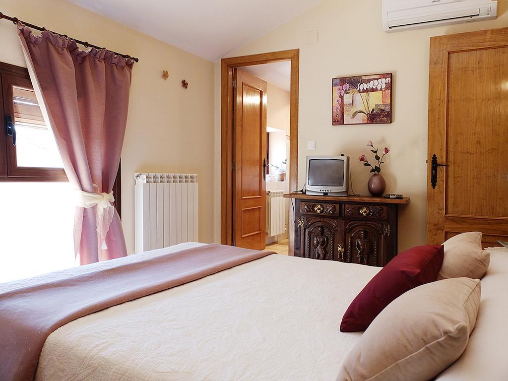 Casa Rural Marga Guest House Tardienta Rom bilde